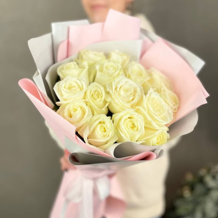 15 белых роз пудра в Чебоксарах