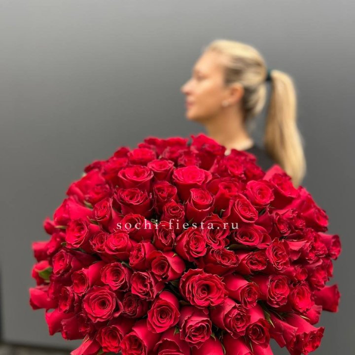 Охапка из 101 красной розы в Чебоксарах