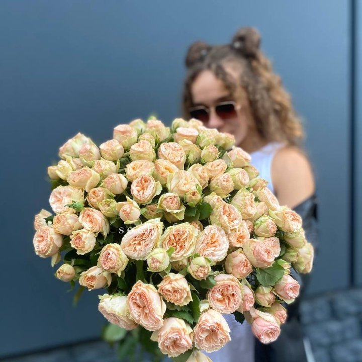 25 пионовидных роз в Чебоксарах