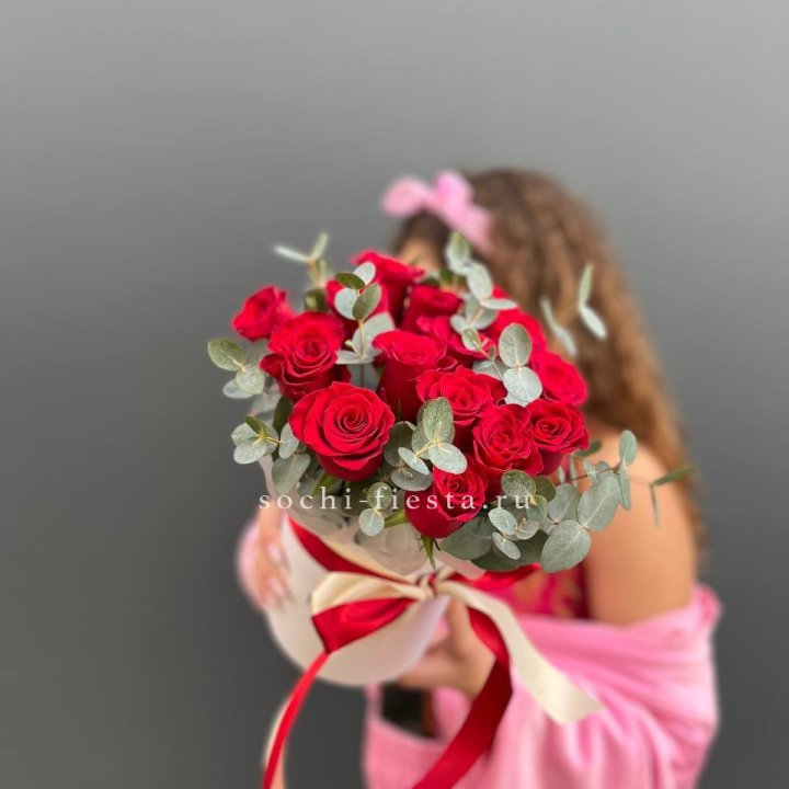 15 Красных роз в боксе №2 в Чебоксарах