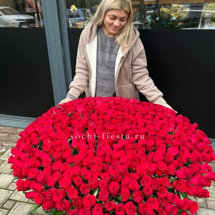 501 красная роза в корзине в Чебоксарах