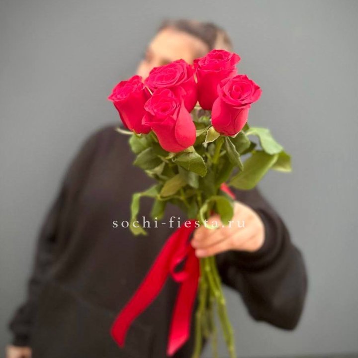 Букет 5 красных роз  в Чебоксарах