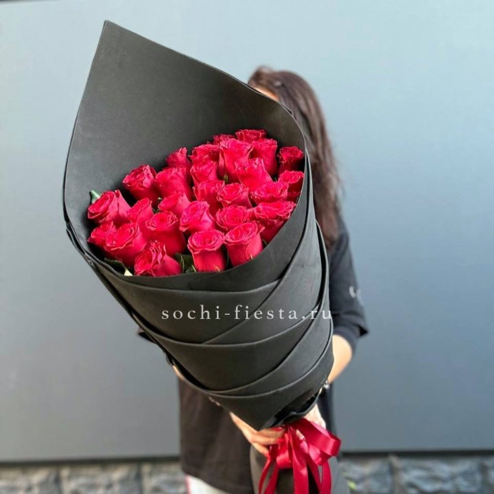 25 высоких красных роз в Чебоксарах