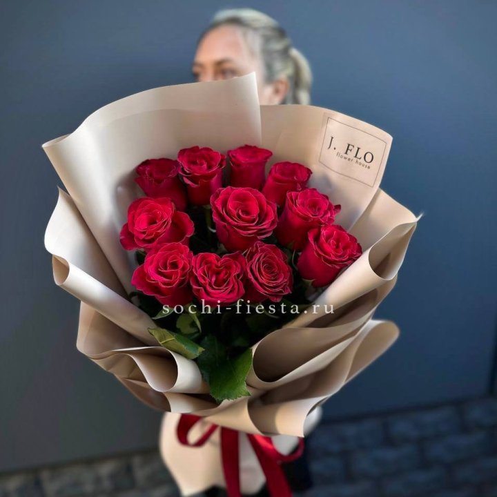 Букет красных роз "Наоми" в Чебоксарах