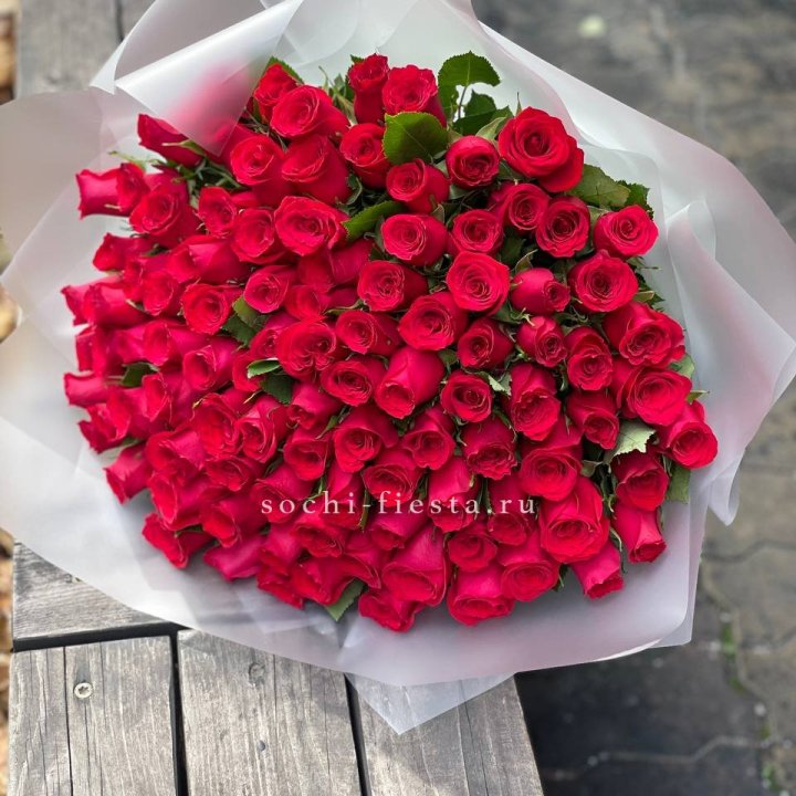 101 красная роза Лолита в Чебоксарах