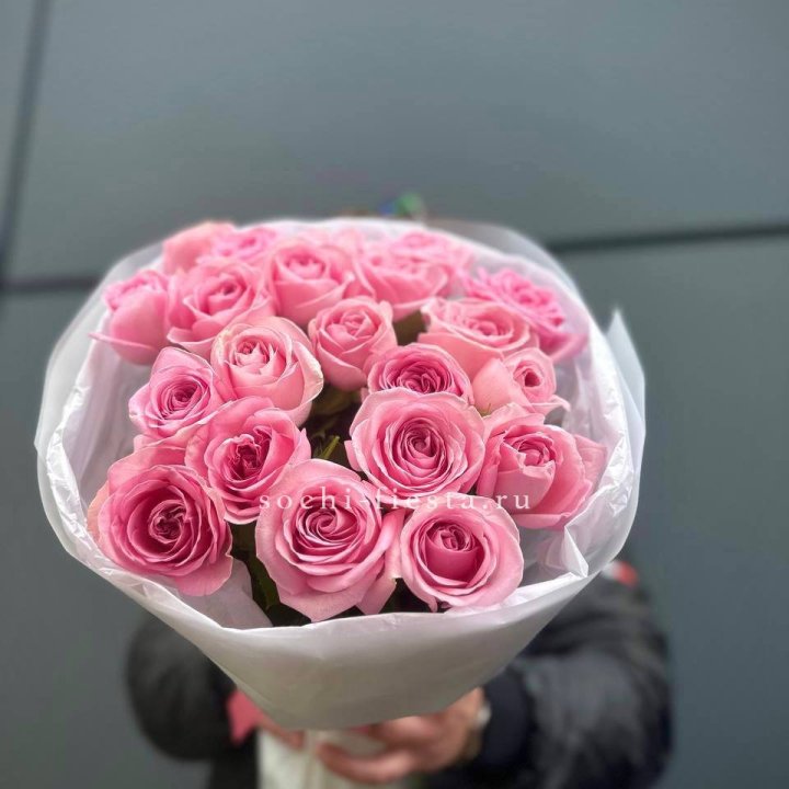 21 Розовая роза в белом в Чебоксарах