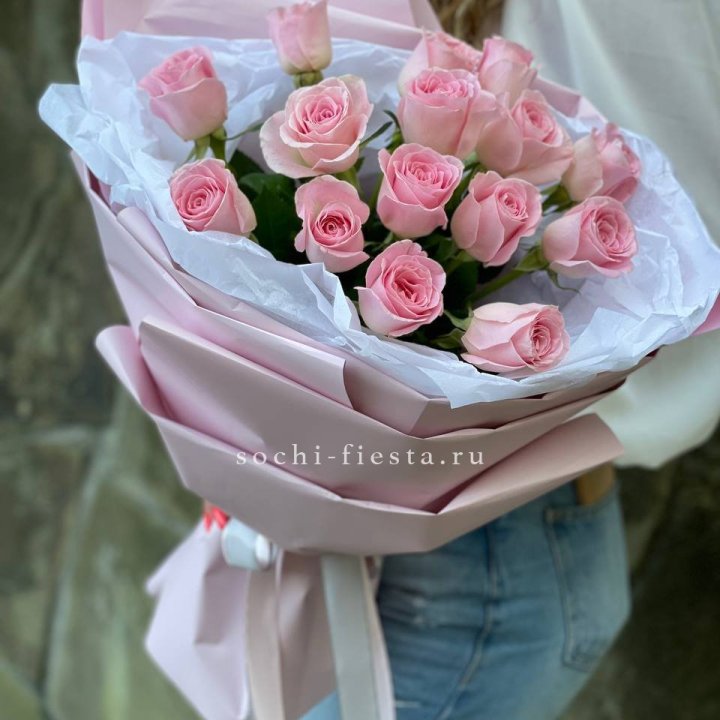 Розовые розы в авторском оформлении в Чебоксарах