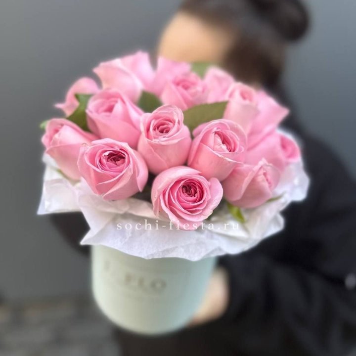 17 розовых роз в цилиндре в Чебоксарах