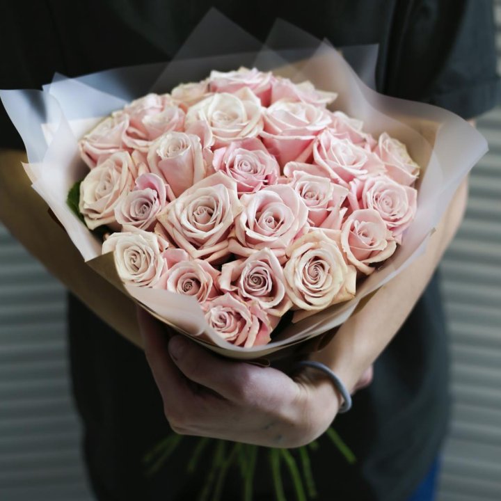 27 кремовых роз в Чебоксарах