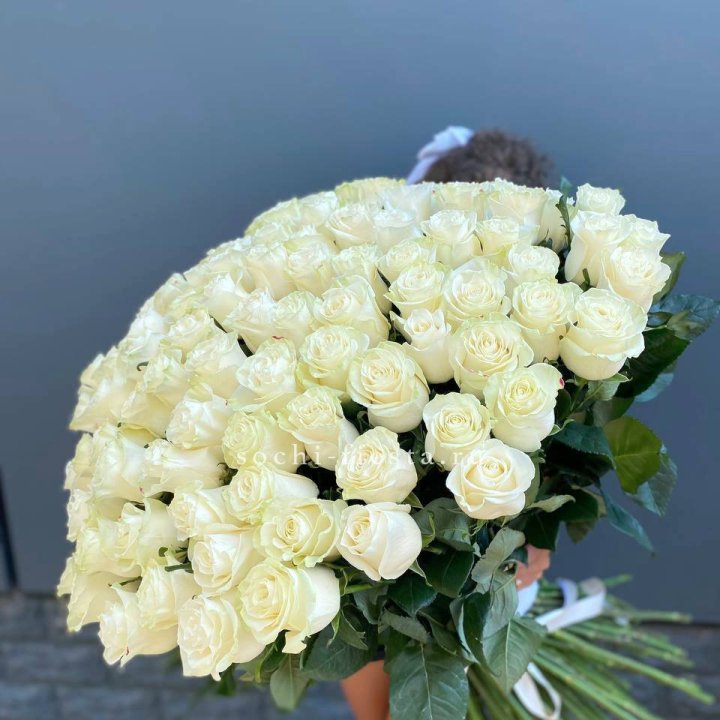 101 белая высокая роза в Чебоксарах