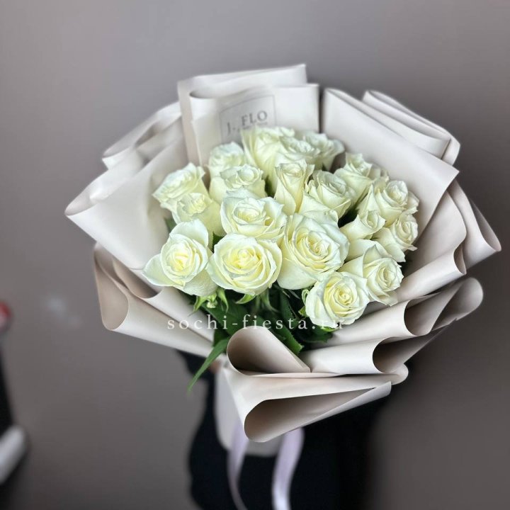 19 белых роз  в Чебоксарах