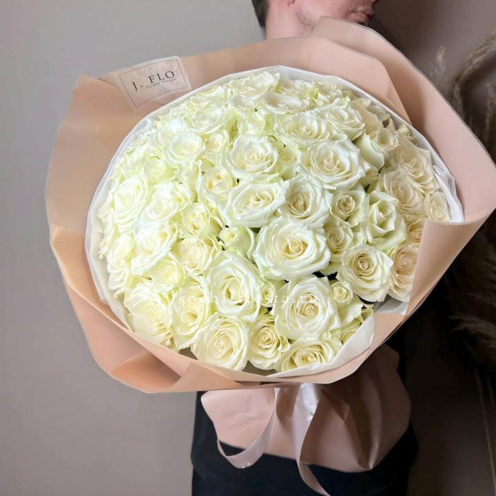 51 белая  роза в оформлении в Чебоксарах