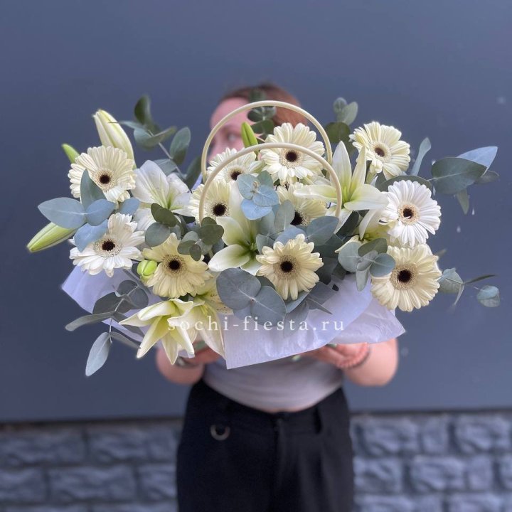 Сумочка лилии и герберы в Чебоксарах