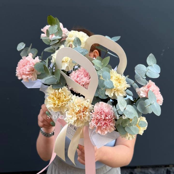 Сумочка из диантусов в Чебоксарах