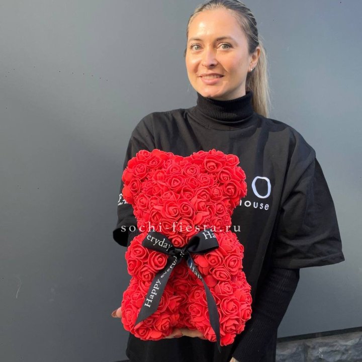 Медведь из роз красный в Чебоксарах