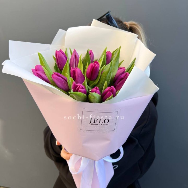 15 пурпурных тюльпанов в Чебоксарах
