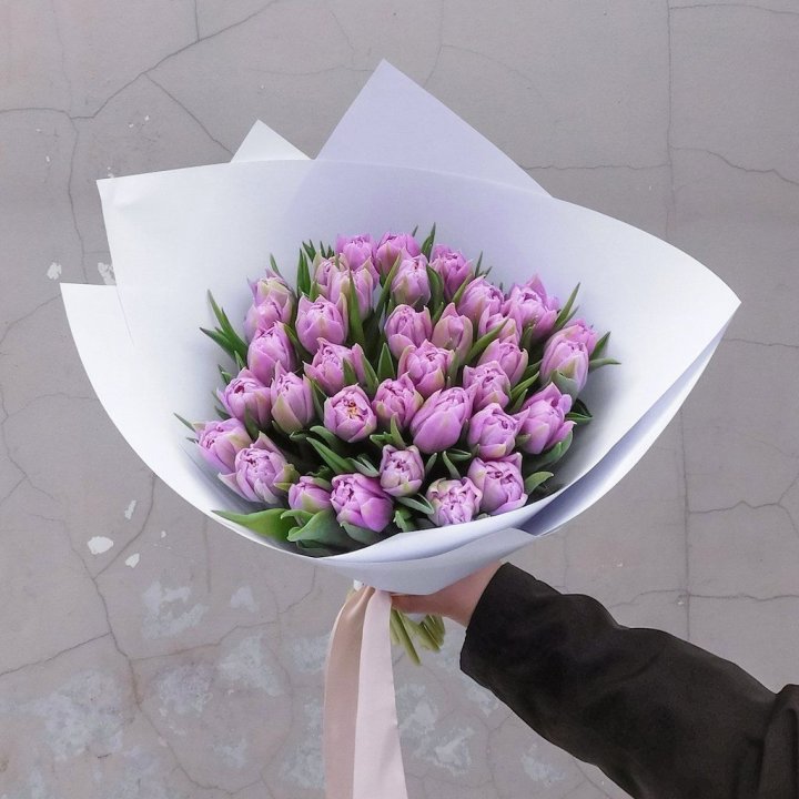 35 сиреневых тюльпанов в Чебоксарах