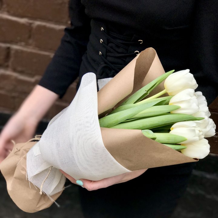 Букет белых тюльпанов в Чебоксарах